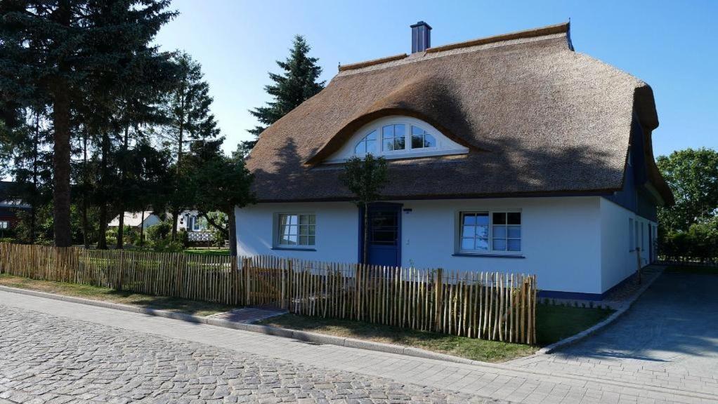 Kapitaenshaus Kammer Born Exterior photo